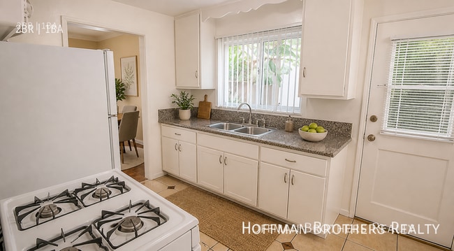 Photo - 1060 S Stanley Ave Unidad 5
