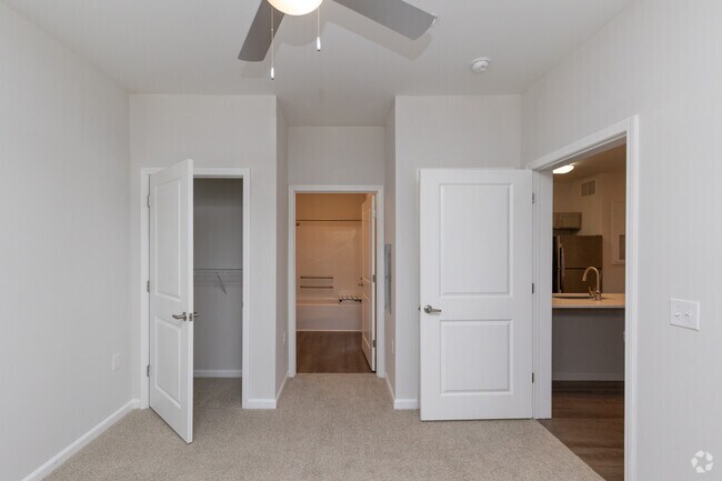 2BR, 2BA - 997SF - Primary Bedroom