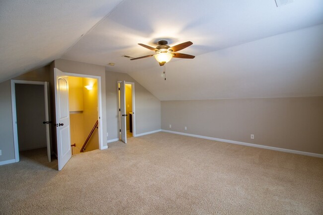 Photo - Fresh and Clean 3/2 with BONUS room and fenced yard.  Go.