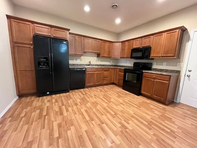 Photo - 2 Bedroom Twinhome For Rent in Lennox, SD!!