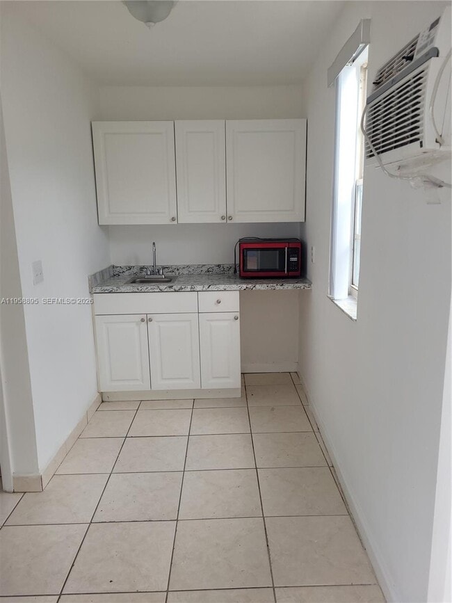 Photo - 2295 SW 25th St Unidad 2