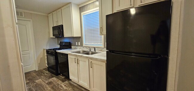 Building Photo - 120 Mulberry