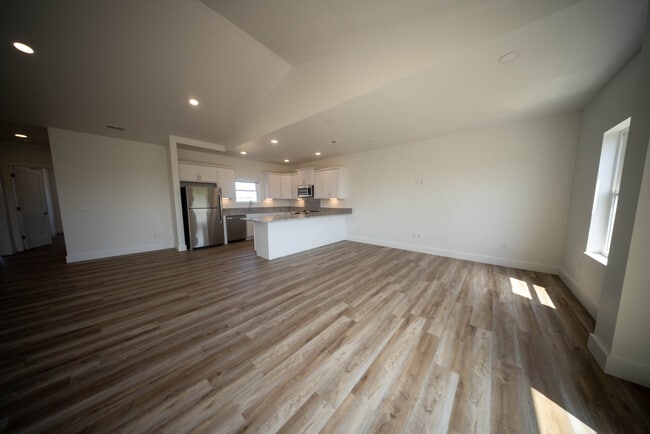 3X2 - Bella Vista Condominiums