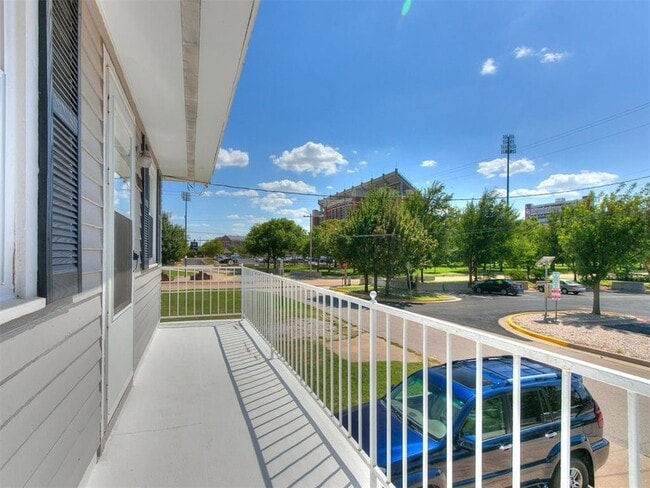 Photo - 203 E Brooks St