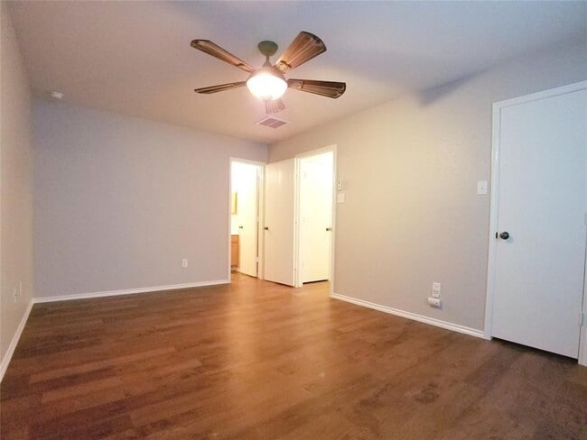 Building Photo - 8138 Forest Glen Dr Rental