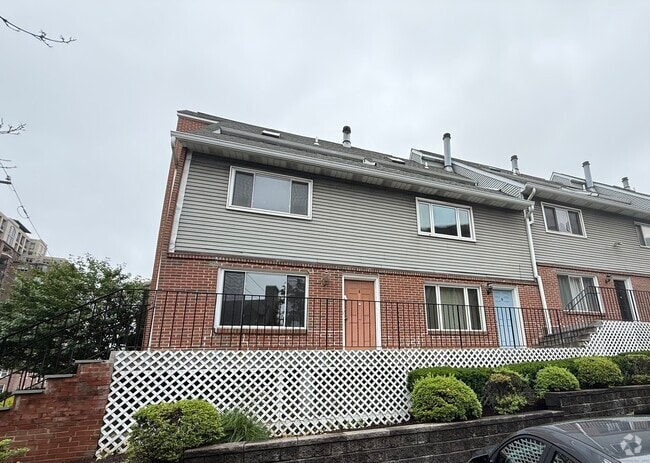 Building Photo - 61 Grove St Unit APT A