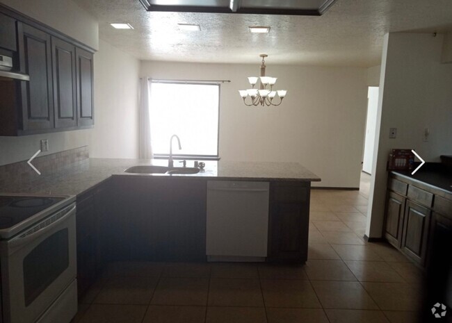 Building Photo - Cozy 2Bdr 2 Bath condo near sandia high sc...