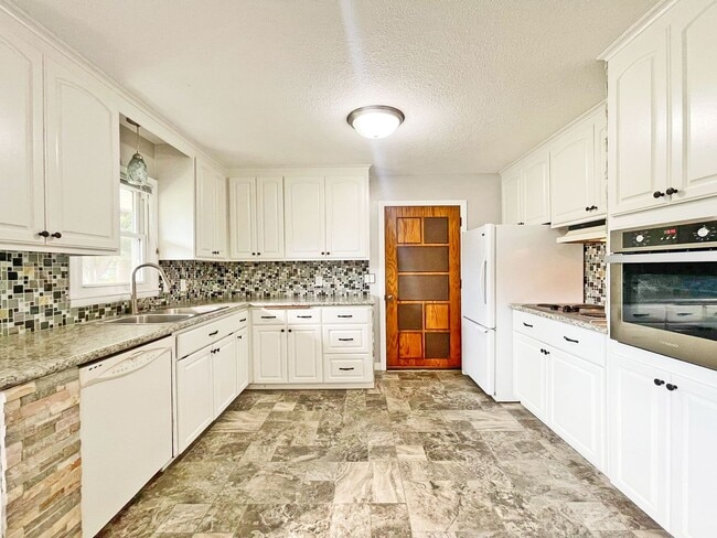 Photo - 1064 Hackmann Cir NE