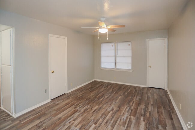 2BR, 1BA - 924SF - Upgraded