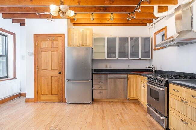 163 Christopher Columbus Dr