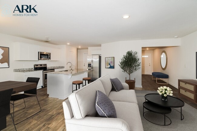 Photo - 215 Merry Oak Ln