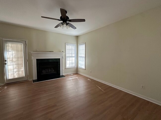 Photo - 412 Silvergrove Dr