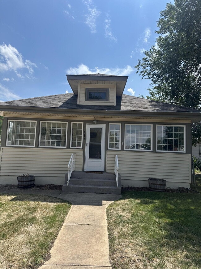"Charming 2-Bedroom Retreat in the Heart of Windsor – 945 Sq. Ft. of Cozy Living!"