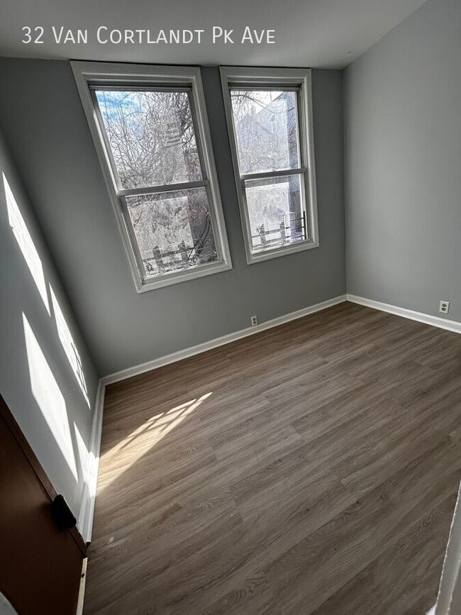 Photo - 32 Van Cortlandt Park Ave