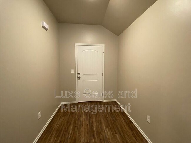 Photo - 5220 Oakwood Villa Ct