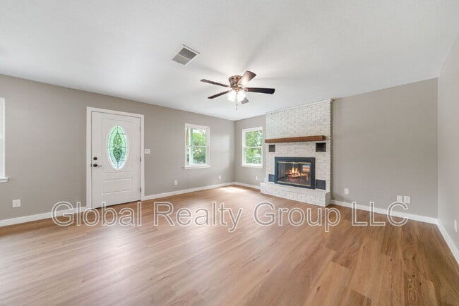 Photo - 385 W Faust St