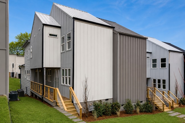 Building Photo - 425a 35th Ave N