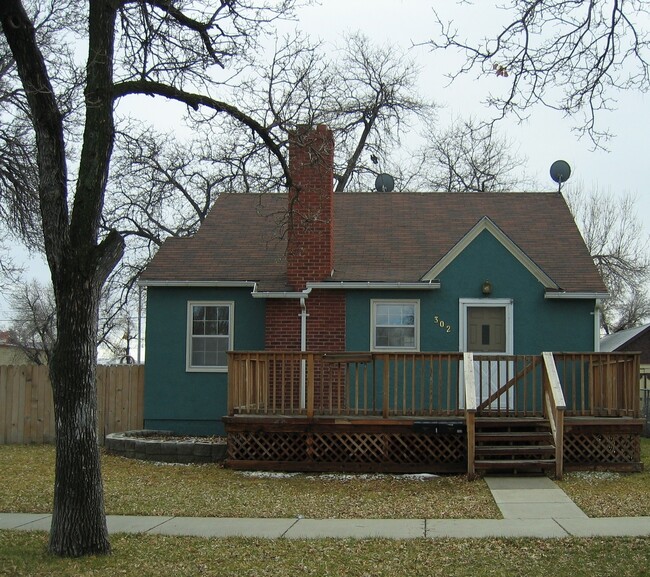 Building Photo - 302 Miles Ave Unit 1