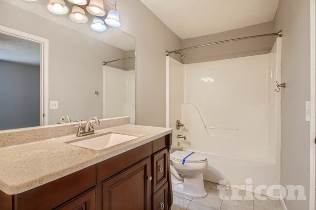 Photo - 128 Royal Garden Dr