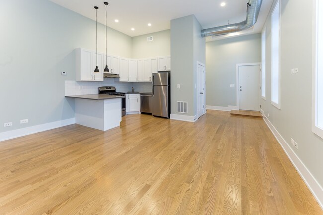 Photo - 2057 W Dickens Ave Unit 1N