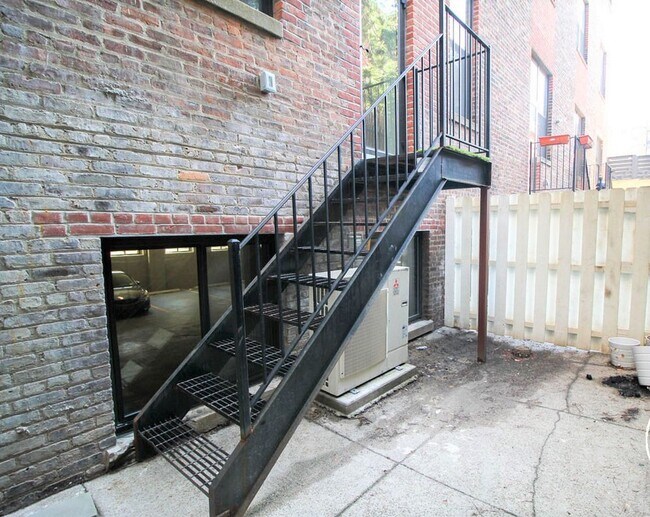 Photo - 180 Bainbridge St. Unidad 110