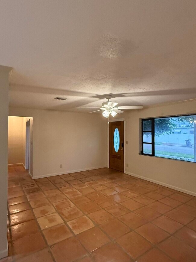 817 Elm Rd