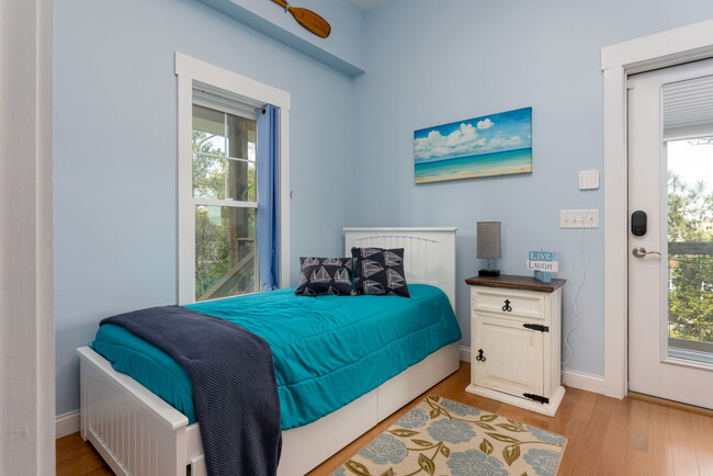 Photo - 211 Lewis Dr