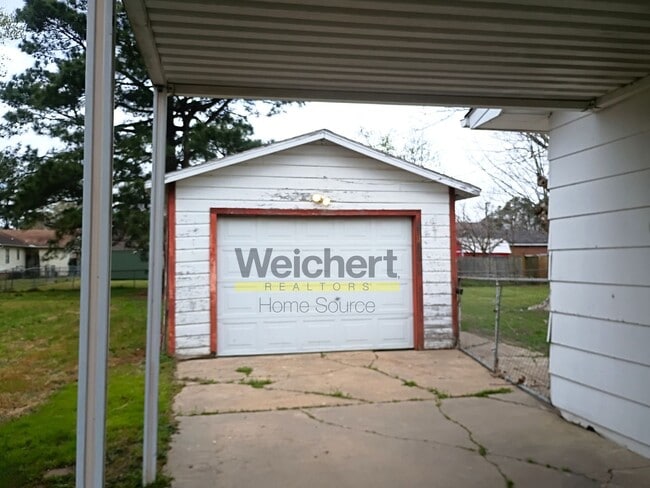 Photo - 3BR Home w/ Garage & Fenced Yard