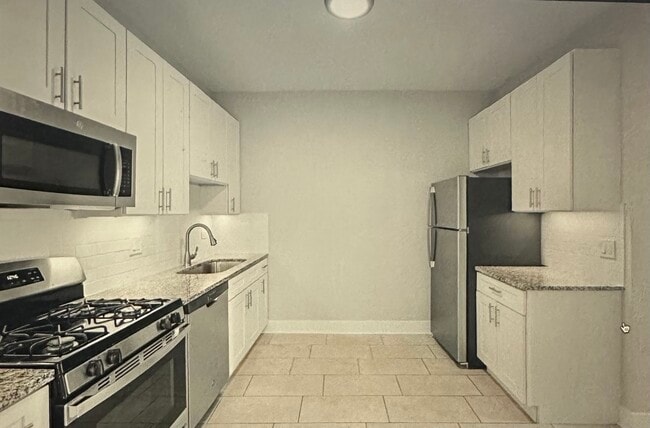 Photo - 7600 N Sheridan Rd