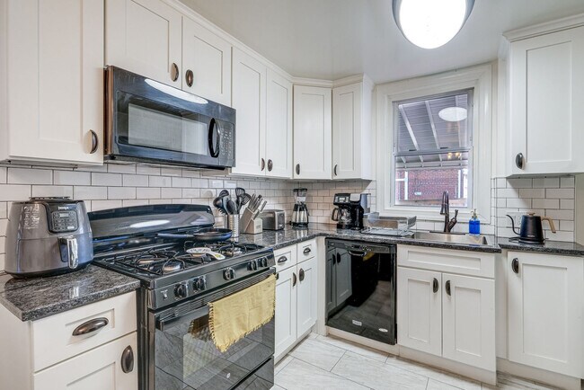 Photo - 2430 S Oakland St Unidad SI ID1545862P