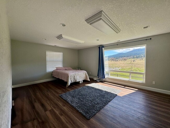 Photo - 130 Ridge Dr Unidad Master Room 1