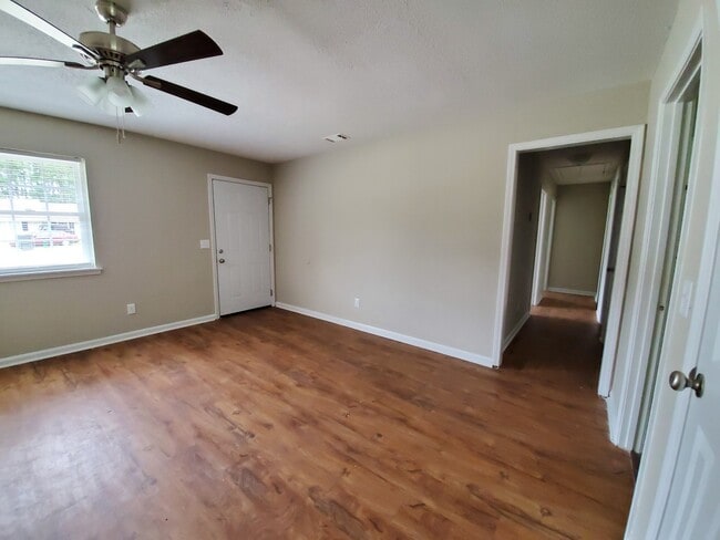 Photo - 18 University Pl