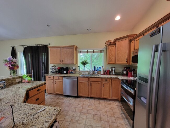 Photo - Charming and spacious 3 bed home in secluded location, 10 minutes to freeways