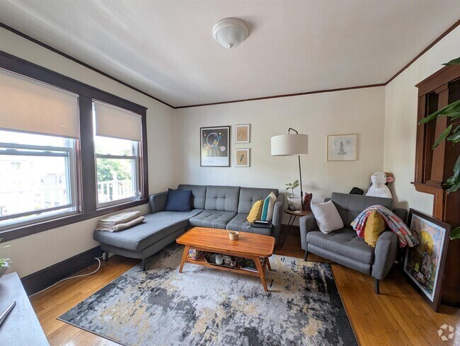 Building Photo - 982 Broadway Unit 3 Rental
