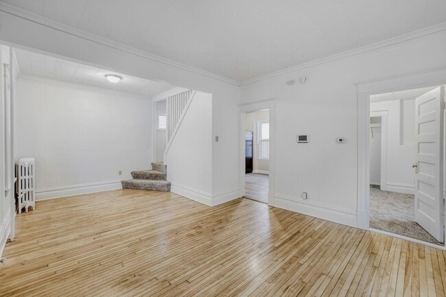 Photo - 595 Hawthorne Ave E