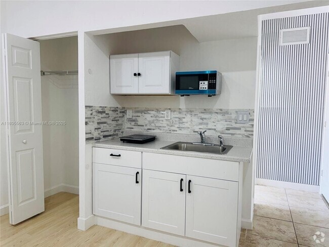 Building Photo - 11510 SW 240th Terrace Unit 115 Rental
