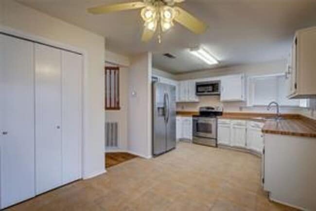 Photo - Adorable home in Rowlett, Location in Great Location!