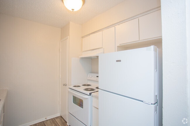 2BR, 2BA - 850SF - B1 - The Grove at Irving