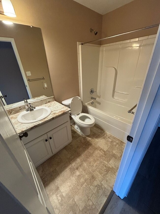 Photo - 818 Bryan Cir