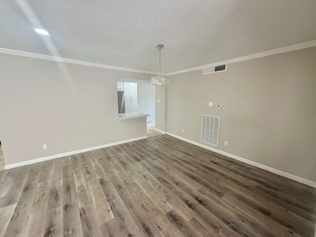 Photo - 5050 Ambassador Way Unidad 212