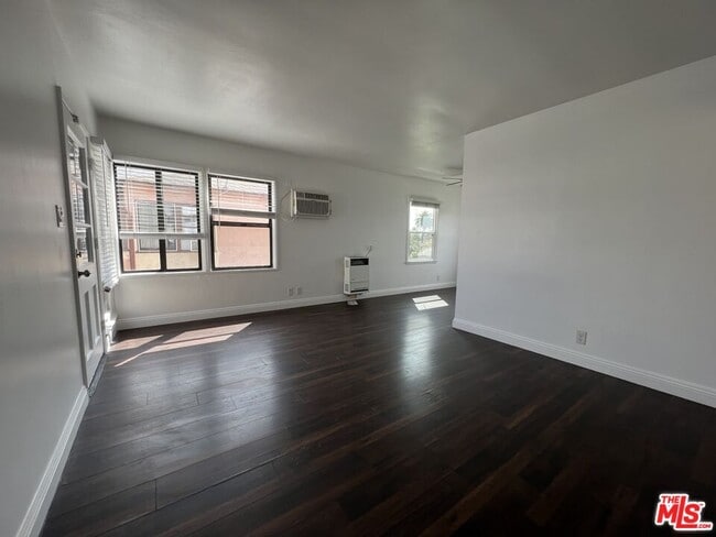 2010 W 35th St