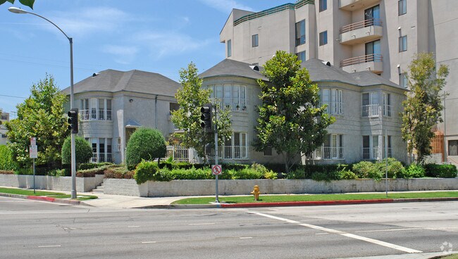 Building Photo - 401 S Le Doux Rd