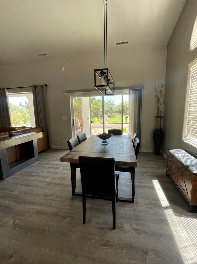 Photo - 5675 Hole in 1 Dr