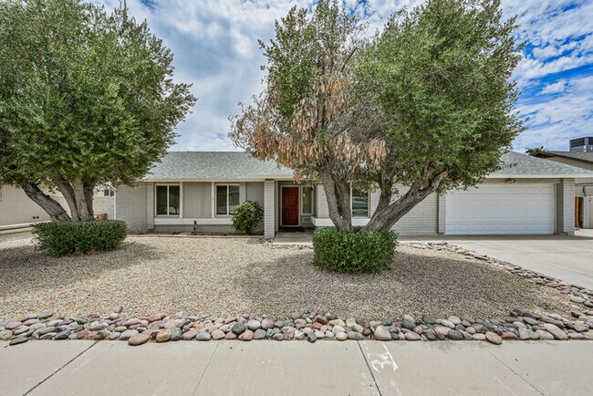 Building Photo - 4 bedroom with Pool !! Rental