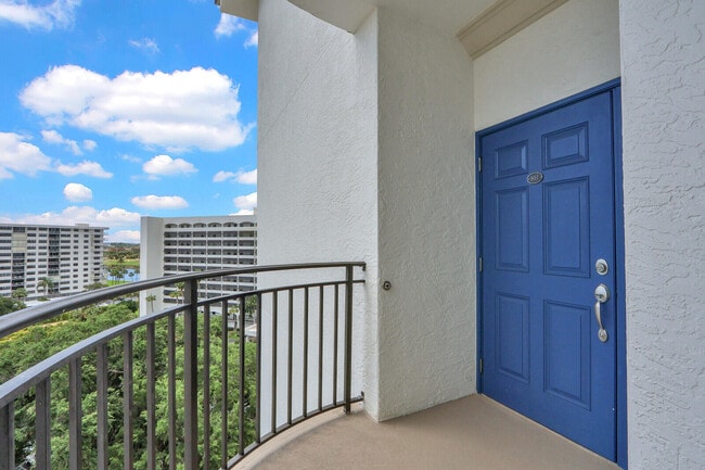 Building Photo - 370 Golfview Rd Unit 901