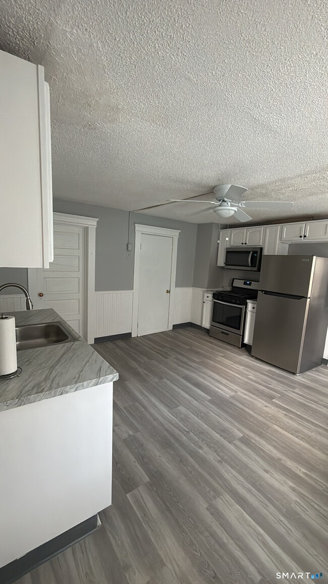 Photo - 322 Bassett St Unit 2