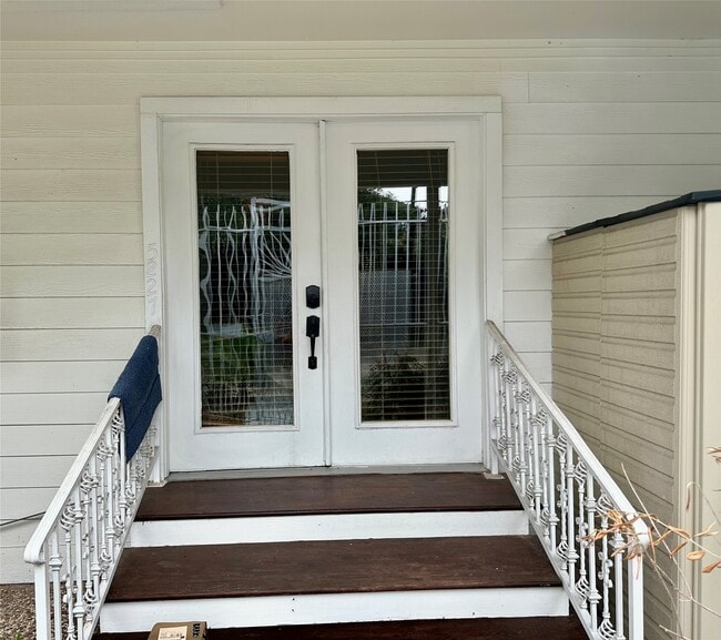 Photo - 5223 Schuler St