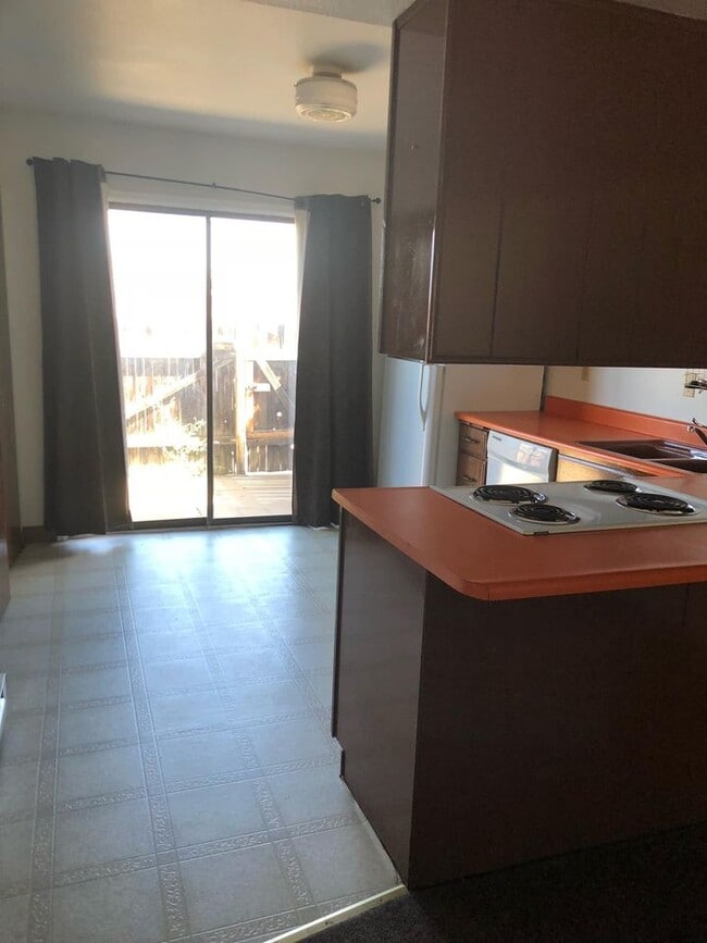 Photo - 44 Royal Crest Dr