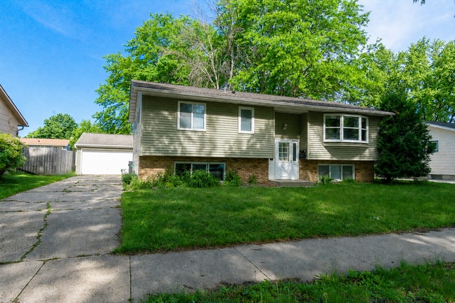 Building Photo - Abundant space & storage throughout this updated 4br home!