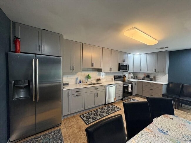 Photo - 180 Village Green Ct SW Unidad B